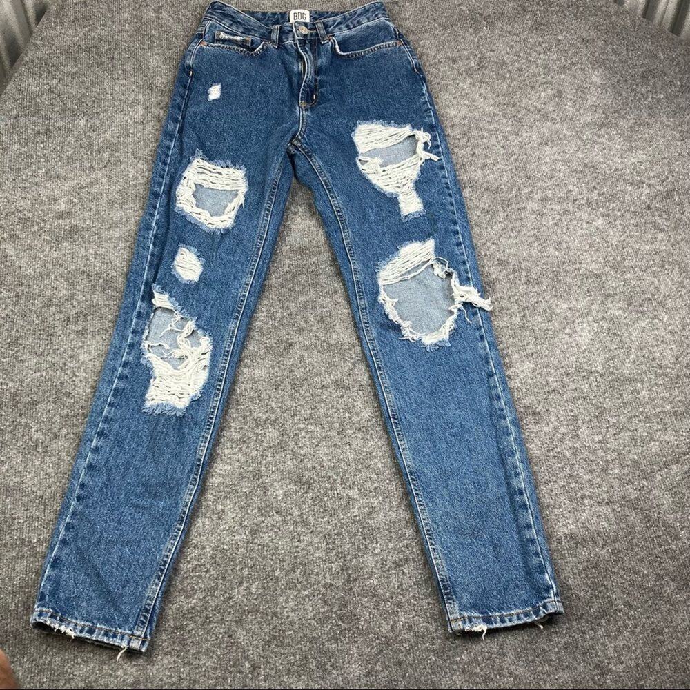 BDG Urban Outfitters Light Wash Distressed Ripped Mom High-Rise Jeans Size 25